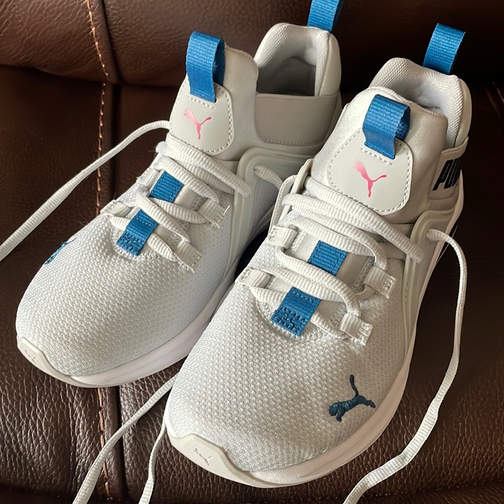 Puma Enzo 2 NWOT size 5.5